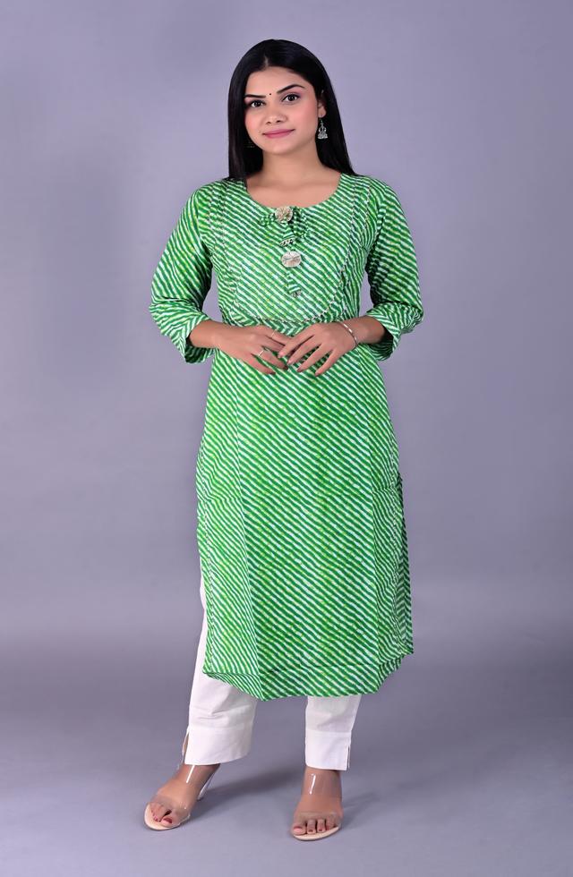 Women Straight Fit Kurti In Green Color